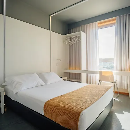 Basic By Axis Готель Брага