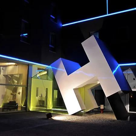 Готель Basic By Axis