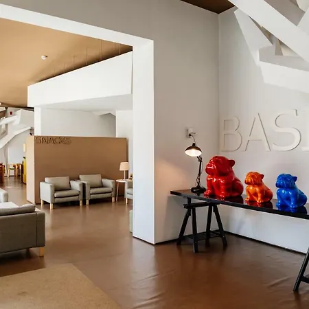 Basic By Axis מלון 2*
